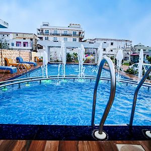Holiday Beach Resort !! Beach Distance 50 Mts !!